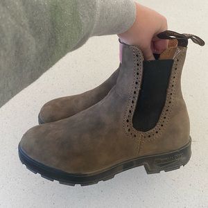 Blundstone rustic brown size 6 womens boots